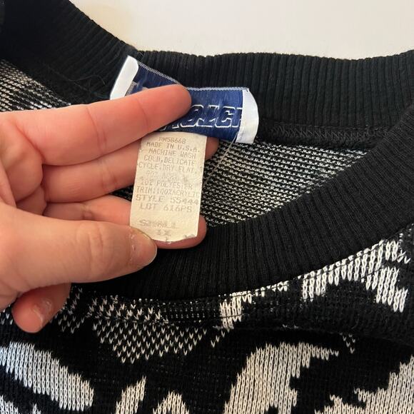 Vintage 1980s Top Notch Black Slouchy Floral Dolman Sweater S - Picture 6 of 7